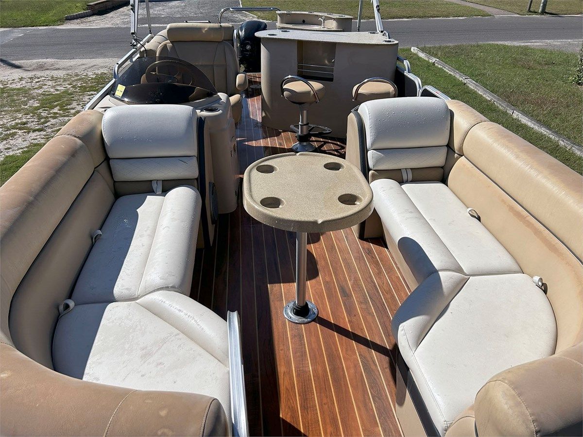 the best price on 25' South Bay 2013 524 E 2013