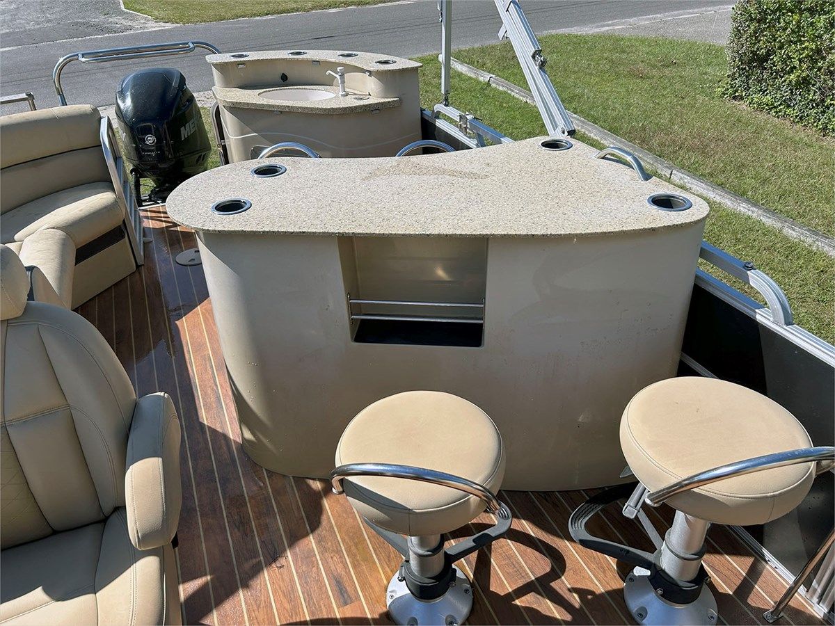 best yacht sales deals 25' South Bay 2013 524 E 25