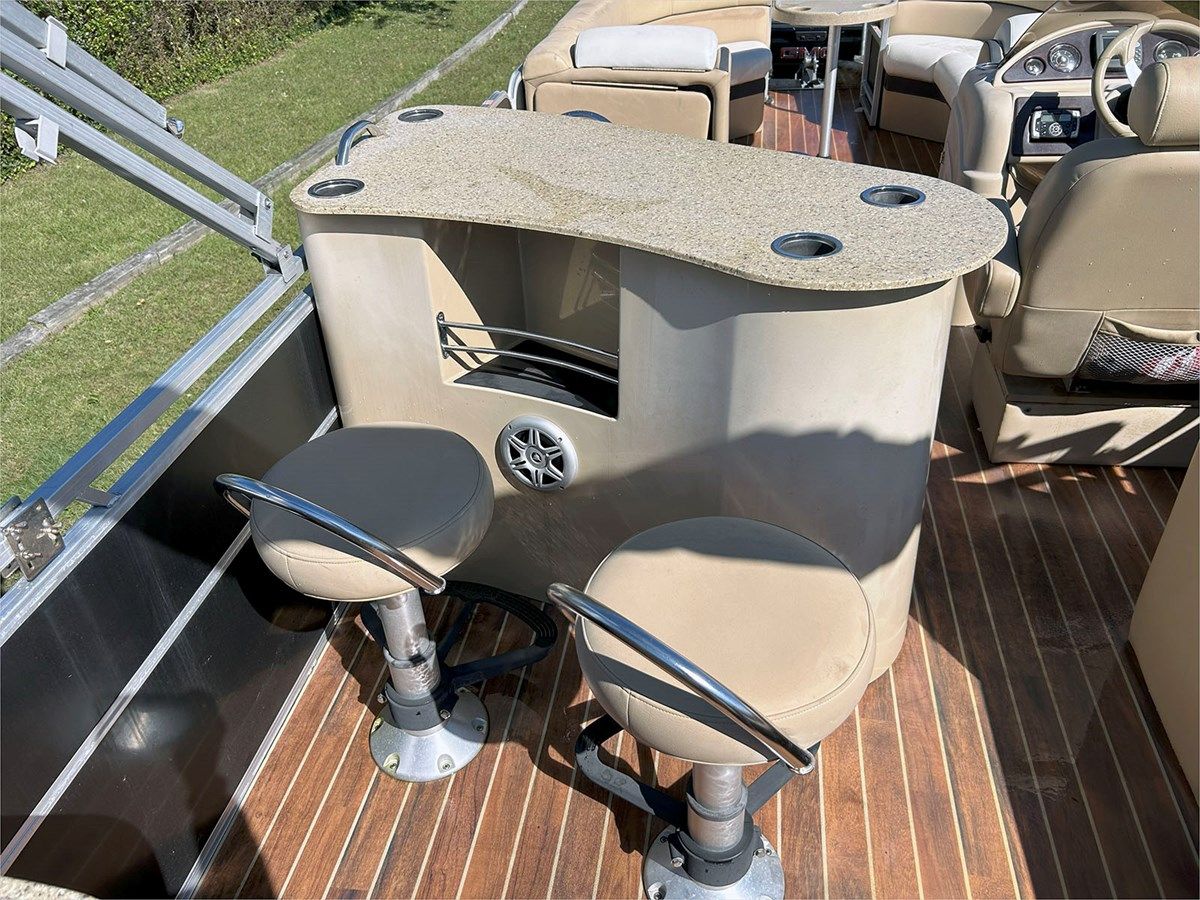 25' South Bay 2013 524 E