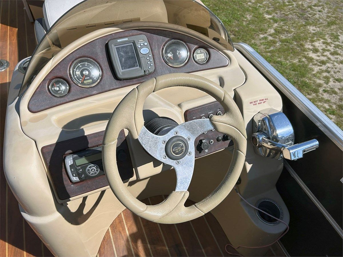 25' South Bay 2013 524 E 2013