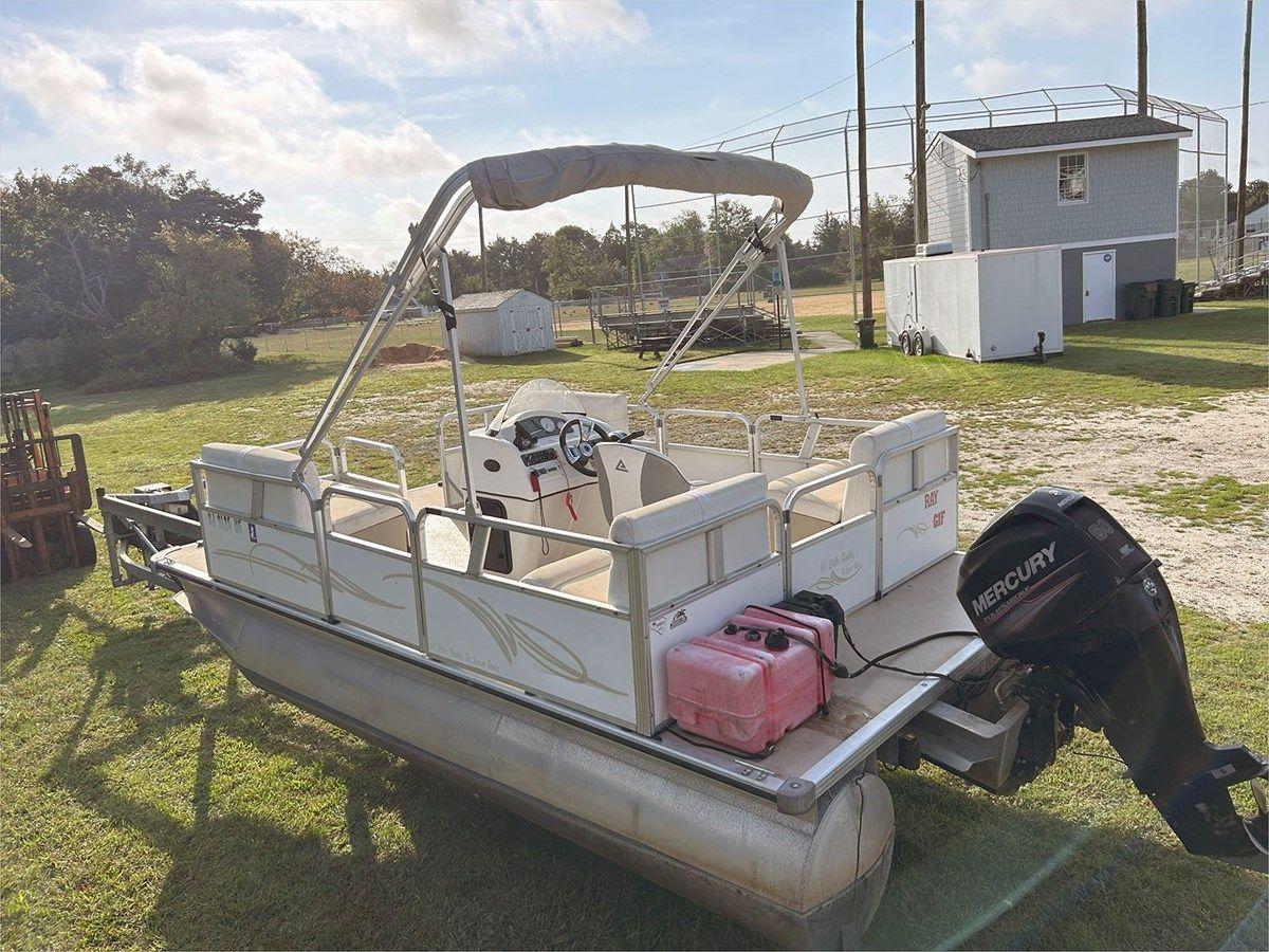 Купить 16' Bentley 2013 Encore 2013