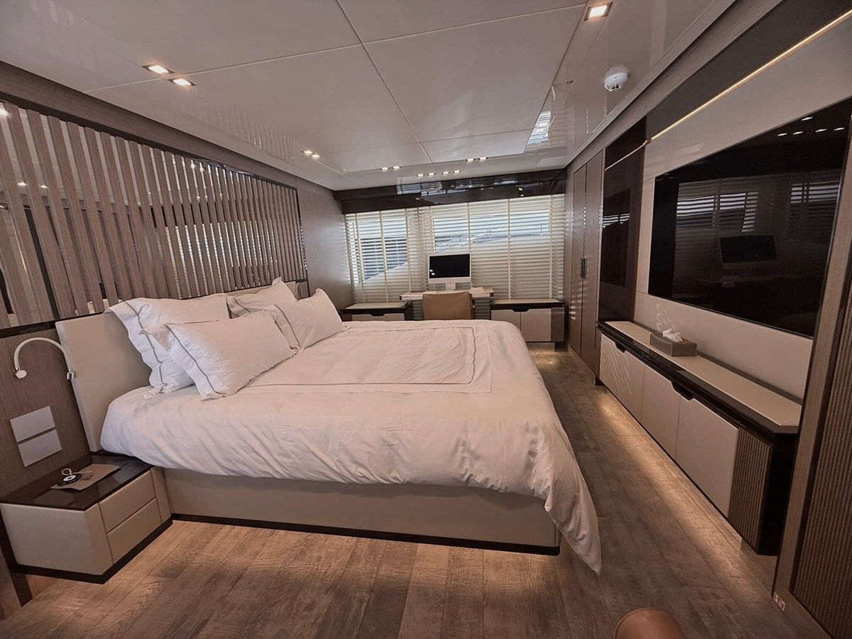 Buy a yacht SHIP HAPPENS 30 Walkaround