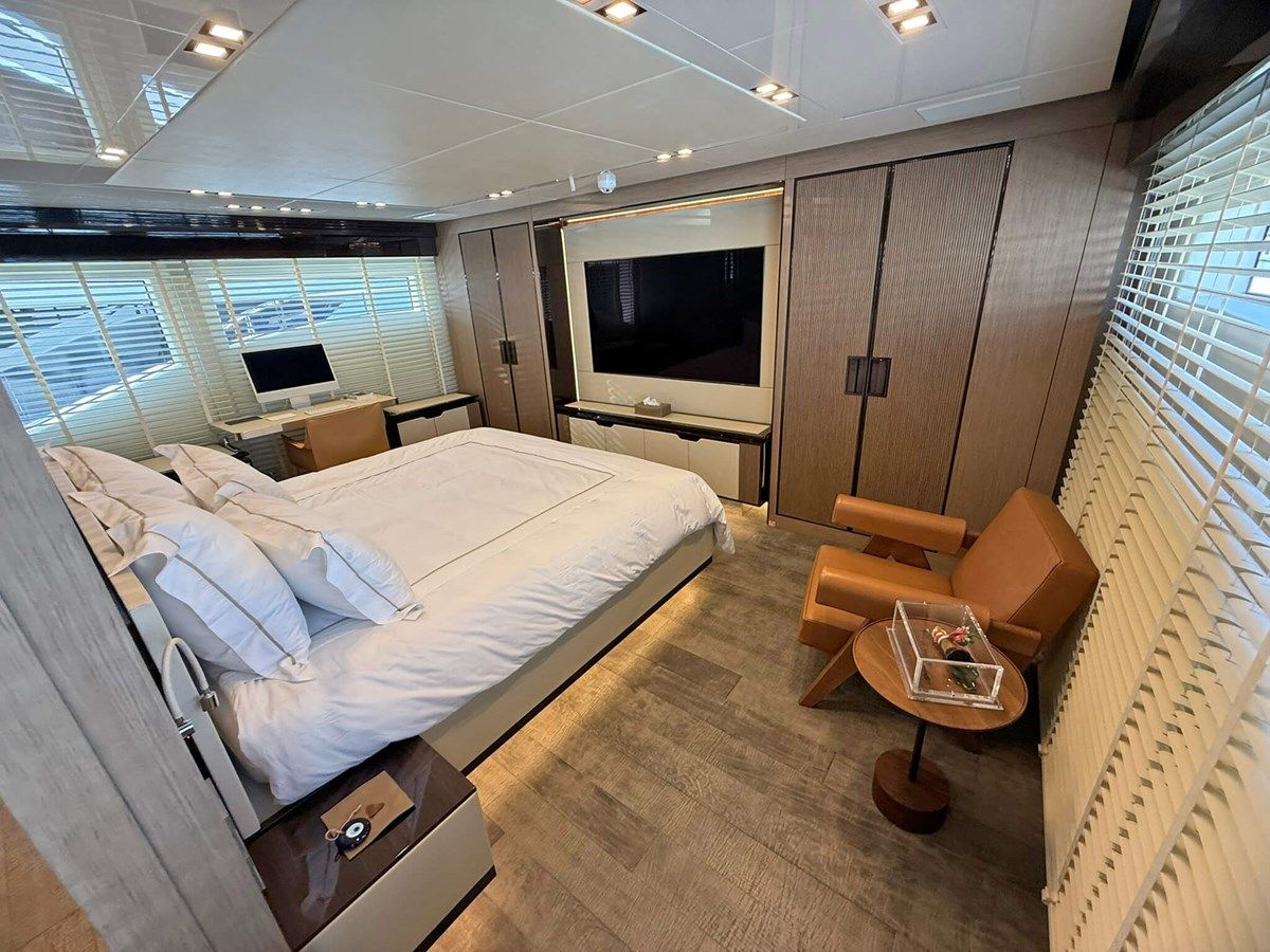 SHIP HAPPENS - Maiora yacht sale