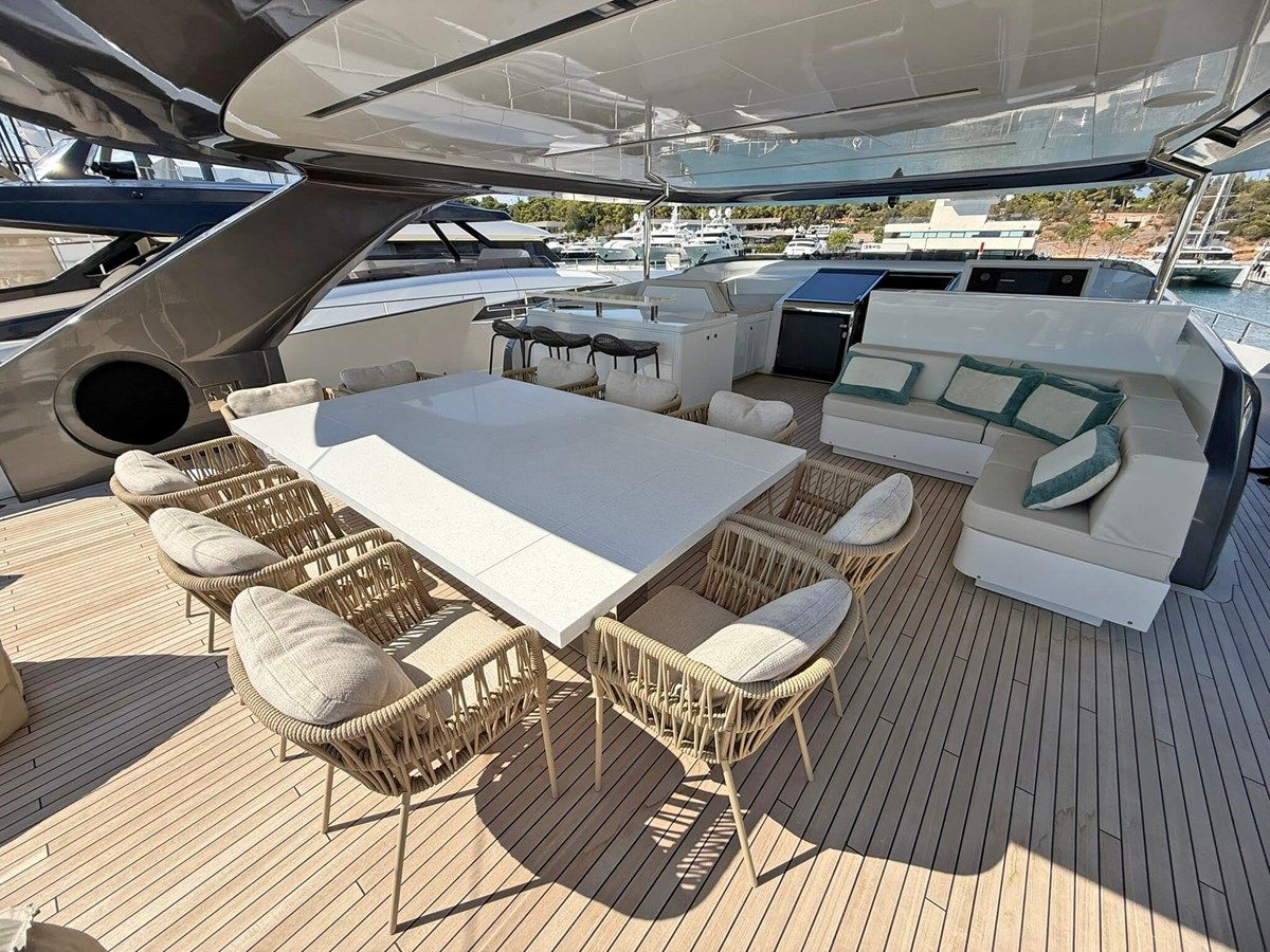 SHIP HAPPENS 100 yacht sale