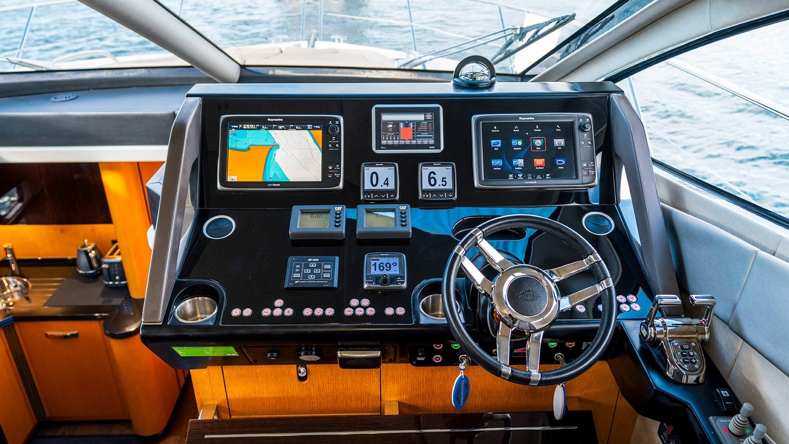 best yacht sales deals CLOUD CATCHER 62