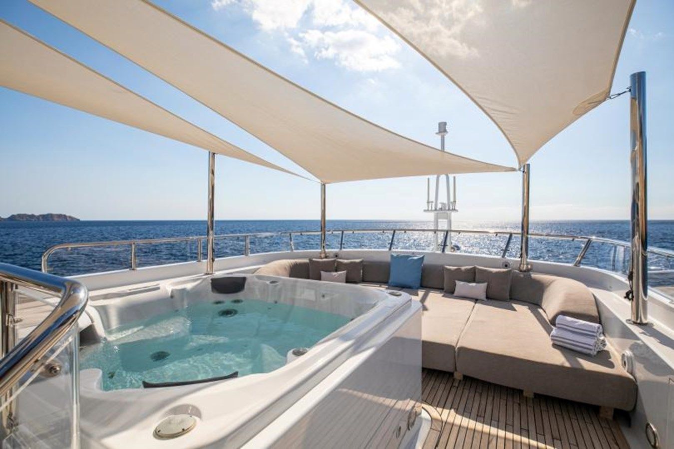 Купить яхту Lady Nora - Broward Yacht в Shestakov Yacht Sales