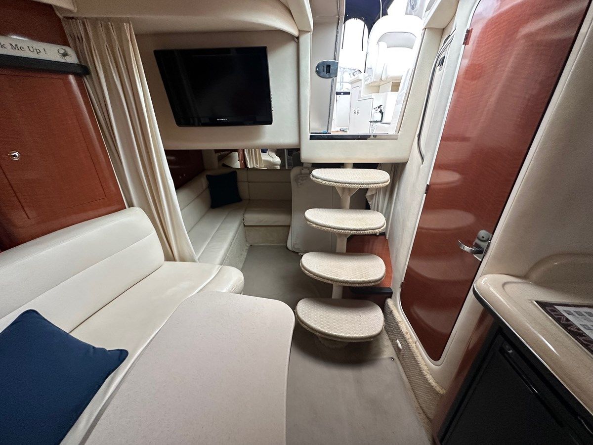 Buy a yacht Right on time 340 express cruiser