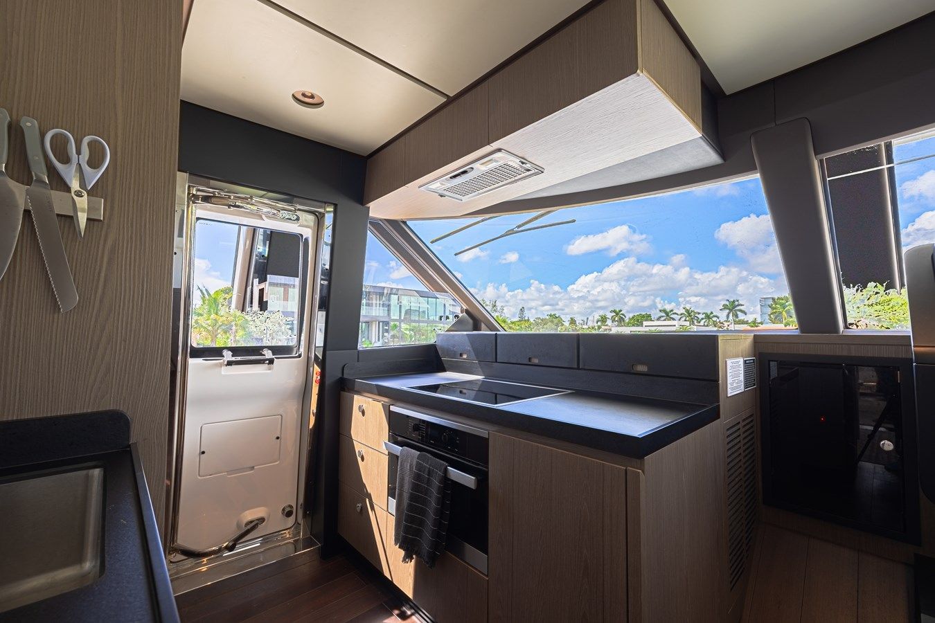 best yacht sales deals XAX66M61L122 2022