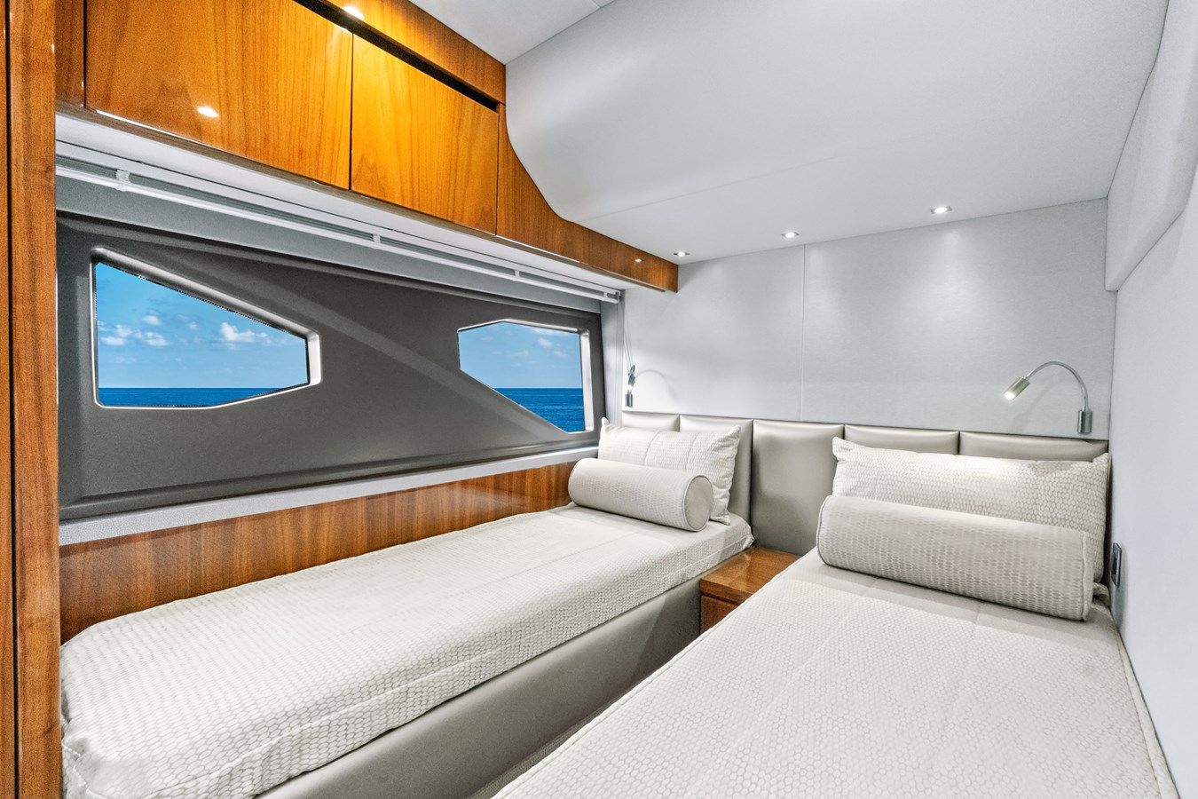 best yacht sales deals Joie de Vivre Manhattan 52