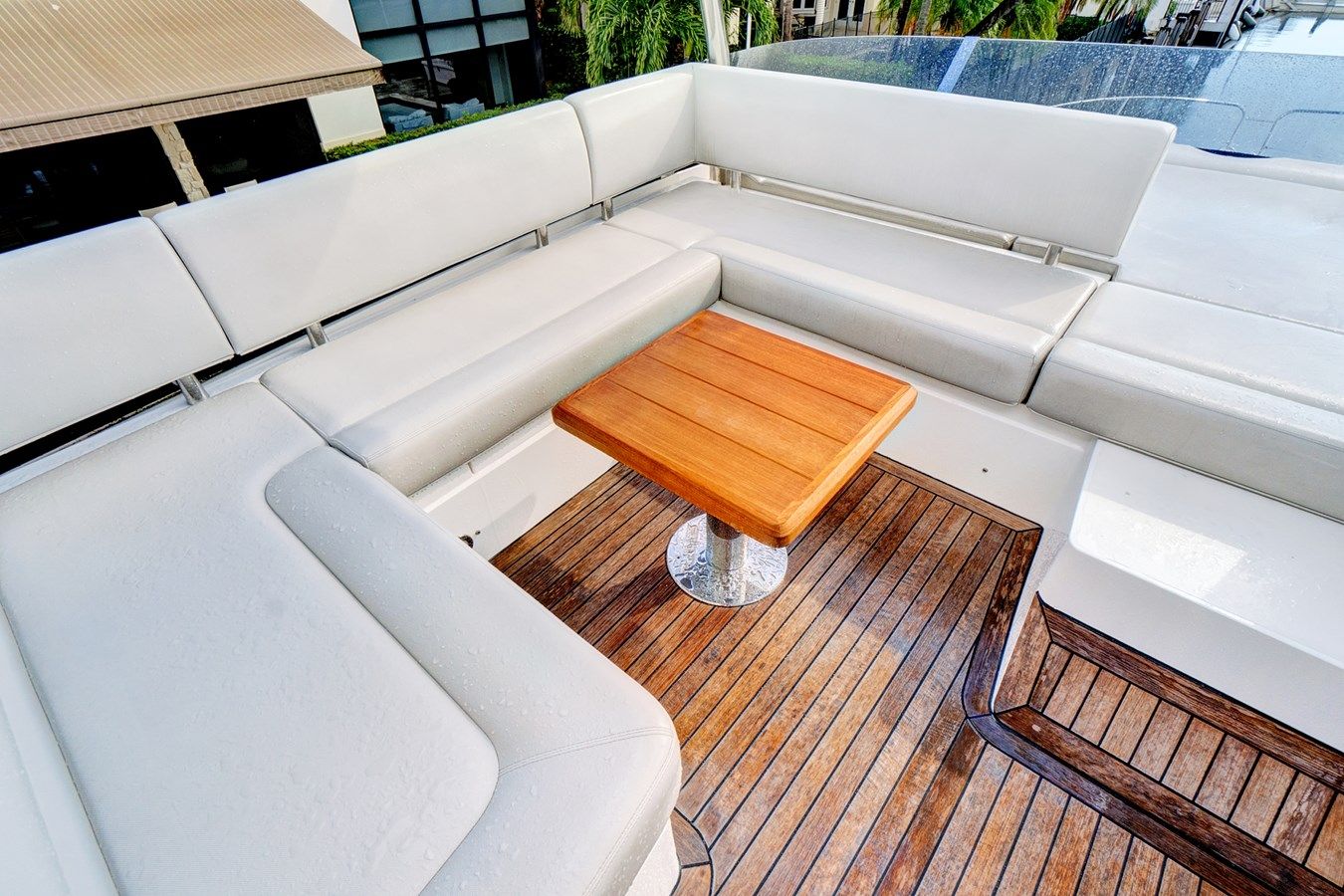 the best price on Joie de Vivre 52