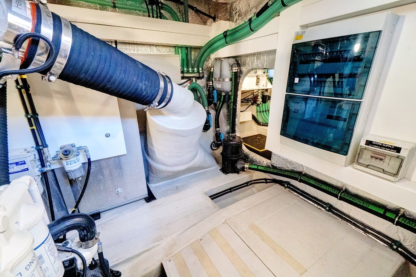 best yacht sales deals Joie de Vivre Manhattan 52