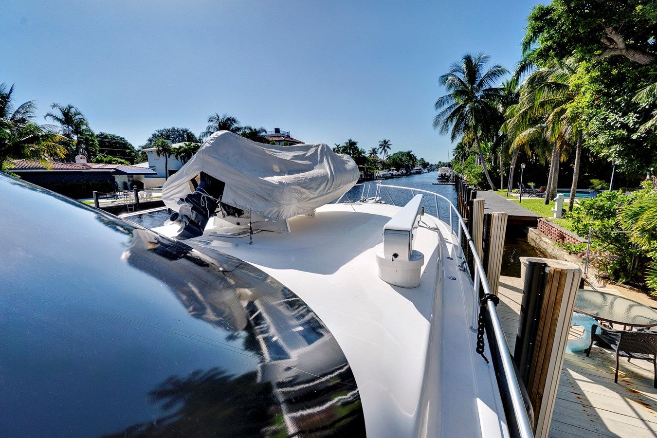 Buy a yacht VKY74038A808 74 Enclosed Bridge