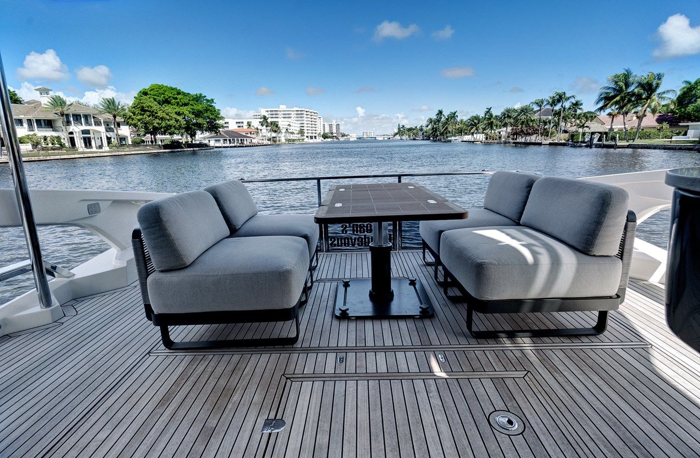 Лучшая цена на JOAN'S RONDEVOUS 2025