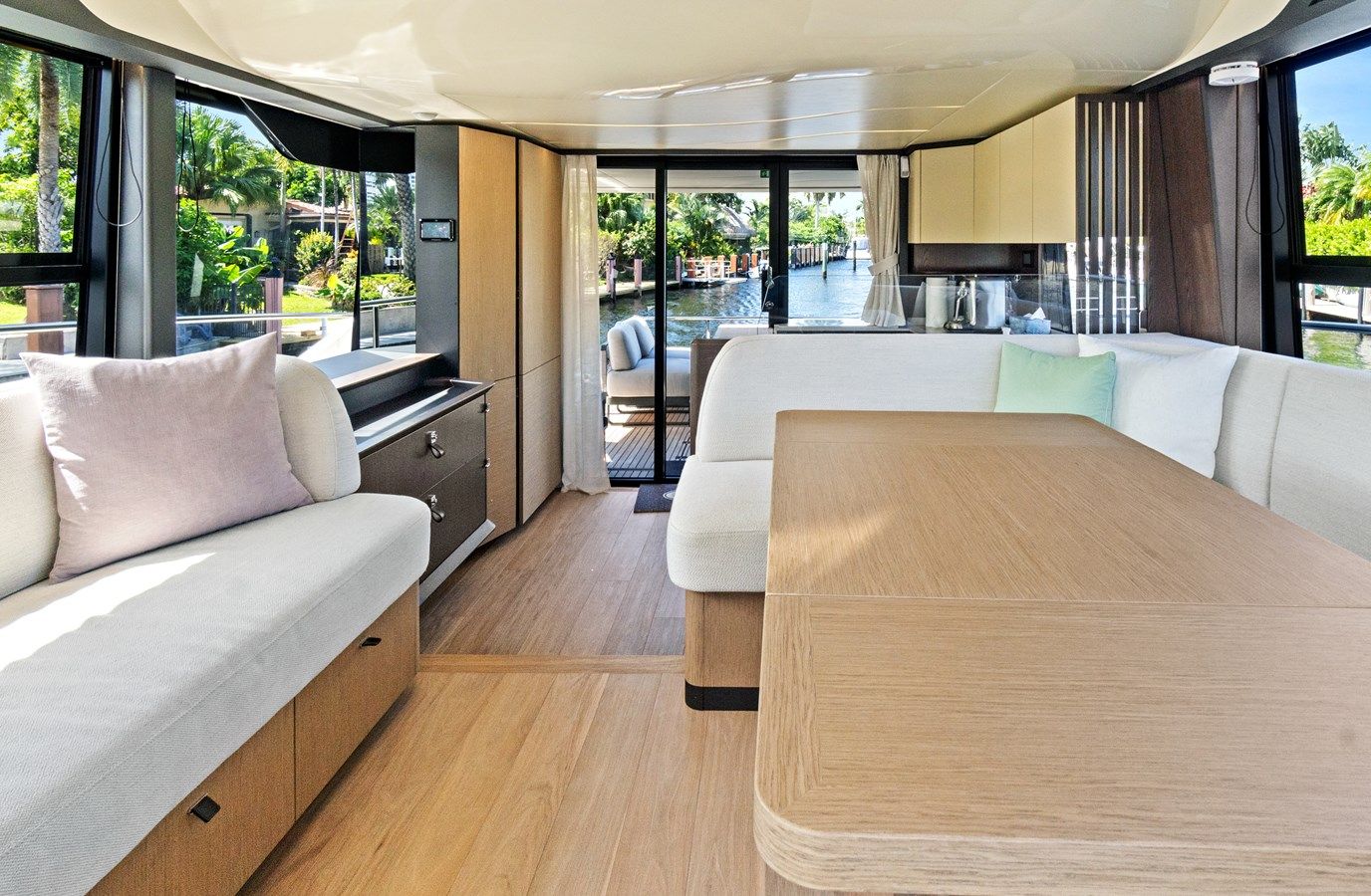 Продажа яхты JOAN'S RONDEVOUS 52 Fly