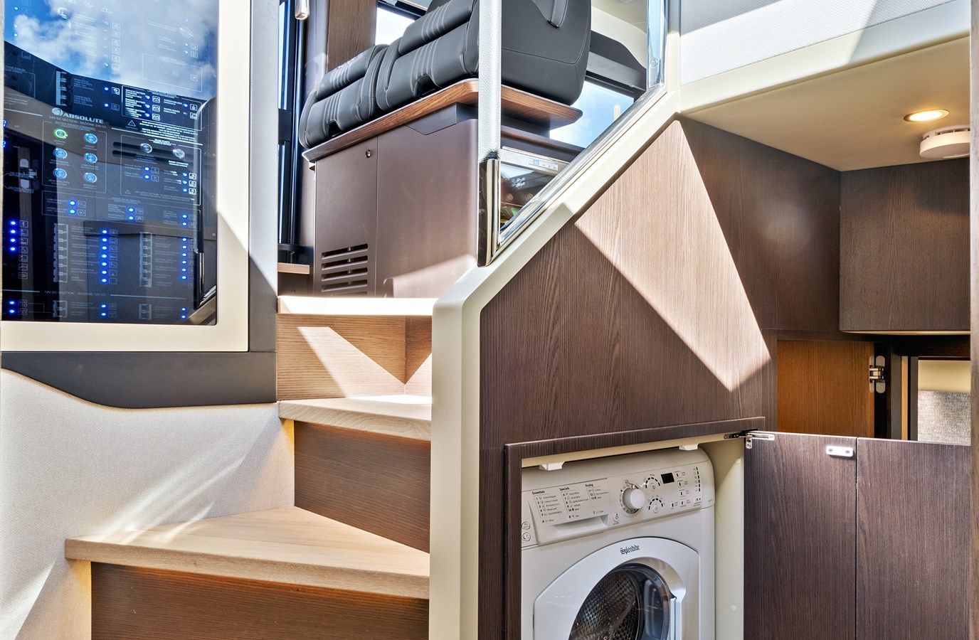 Лучшая цена на JOAN'S RONDEVOUS 52