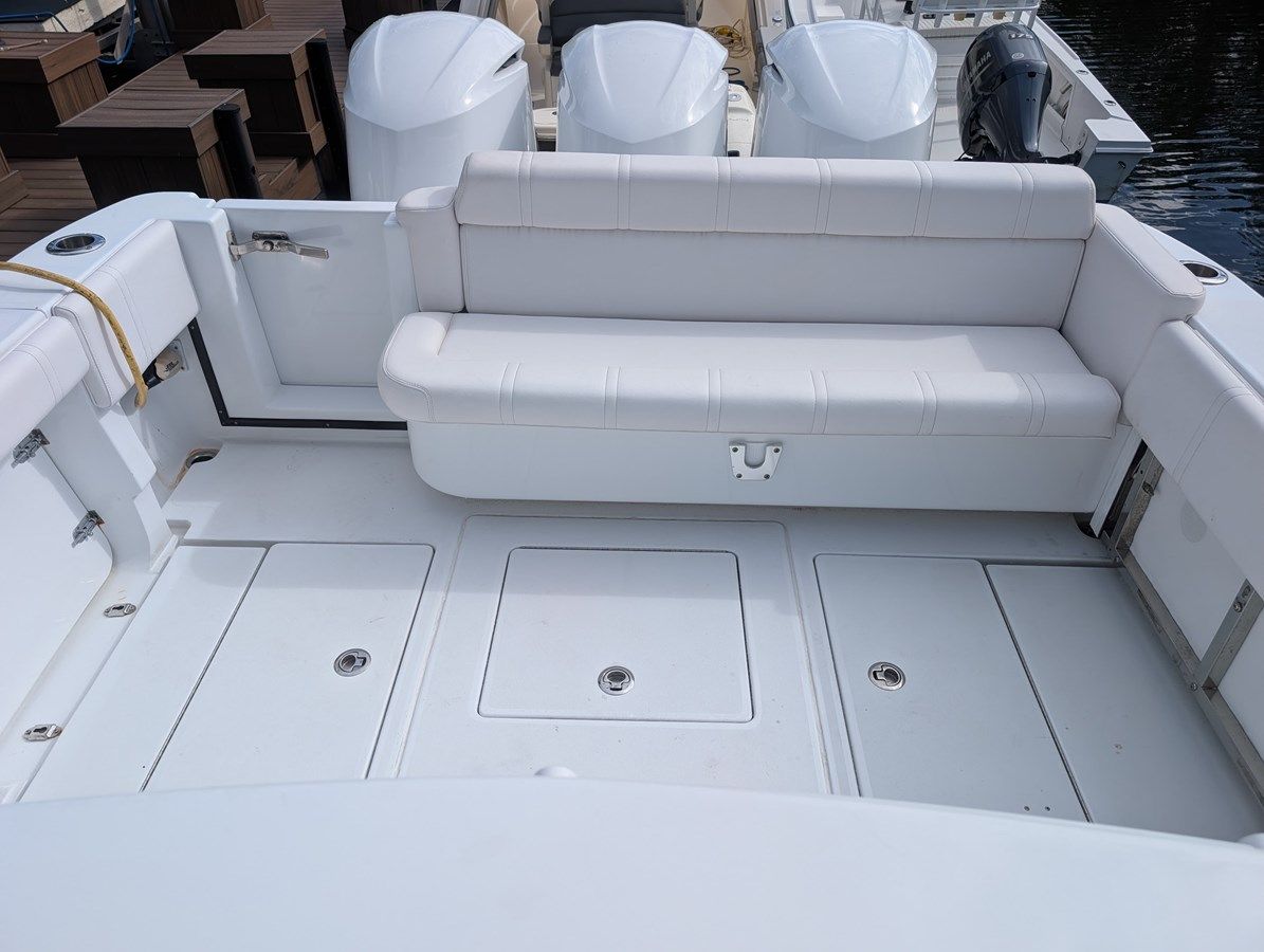 Стоимость яхты Contender 35 LS