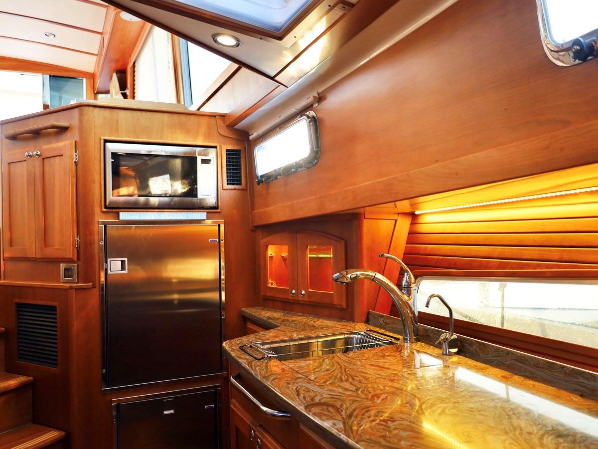 UNNAMED 48 Flybridge Sedan