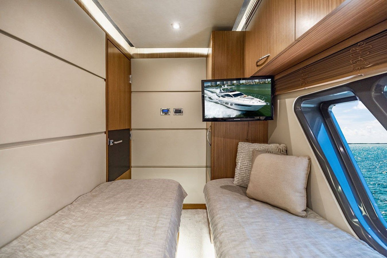 Buy a yacht Thinks Its His - SEA RAY