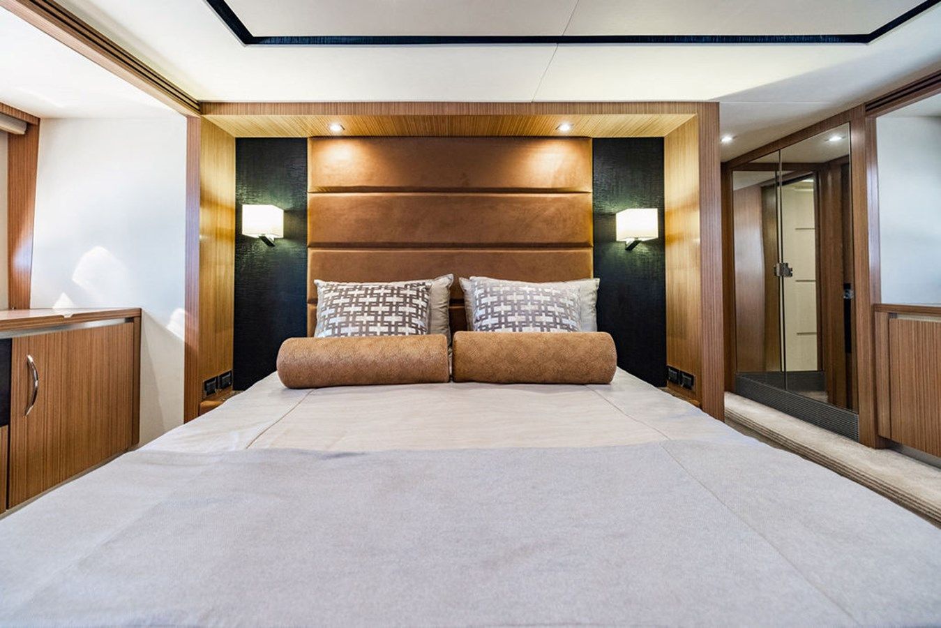 Buy a yacht Thinks Its His - SEA RAY