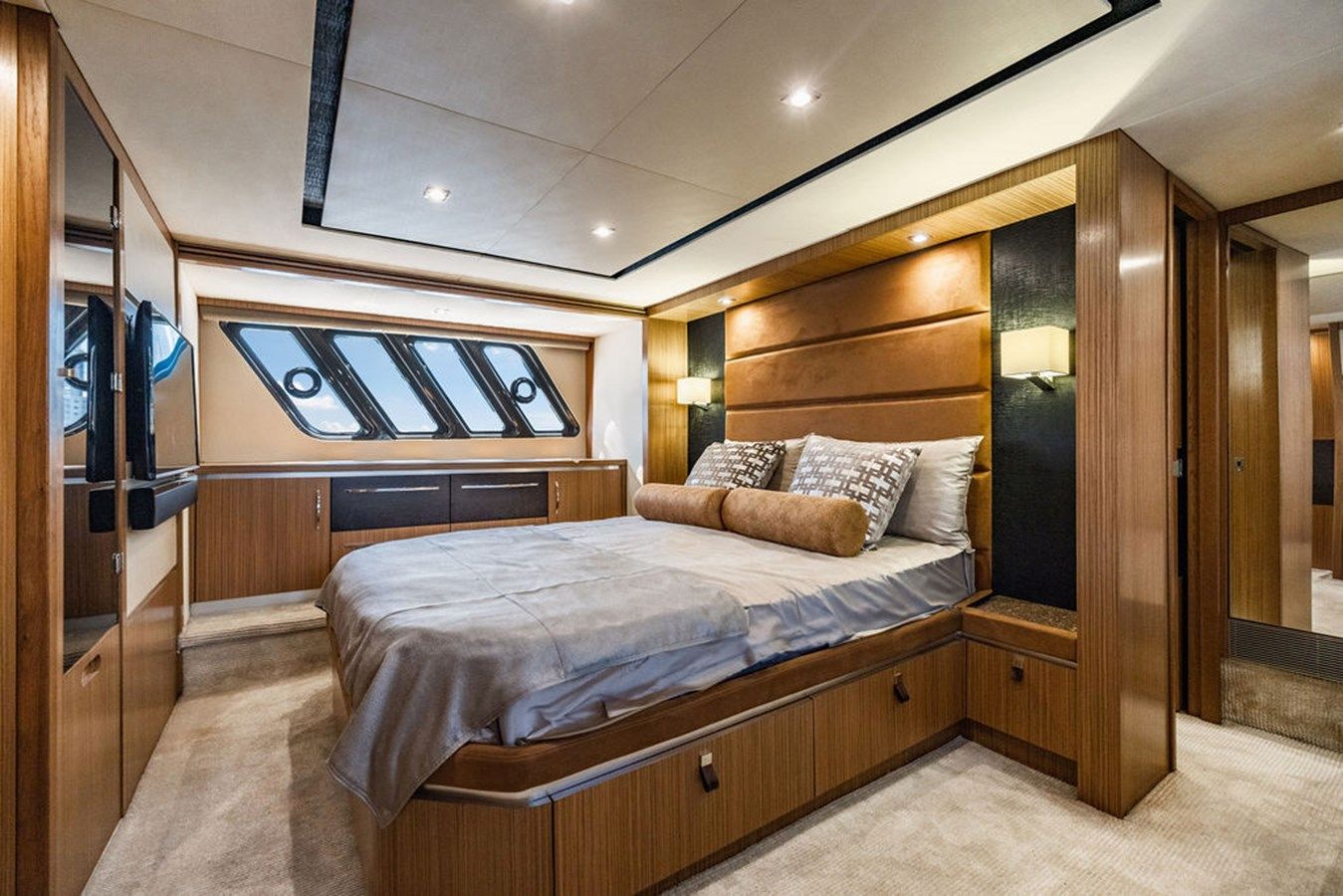 the best price on Thinks Its His - SEA RAY