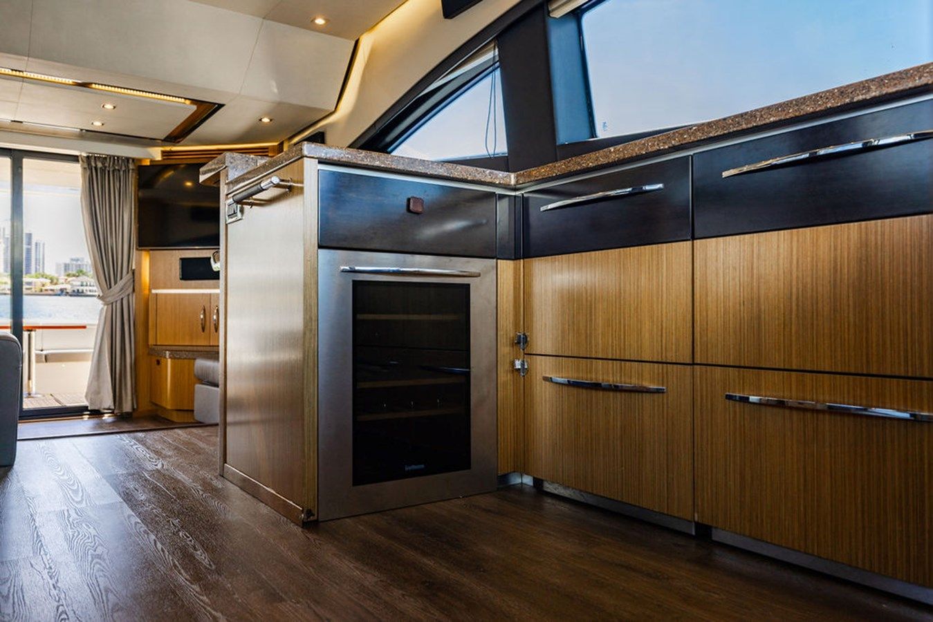 Buy a yacht Thinks Its His - SEA RAY