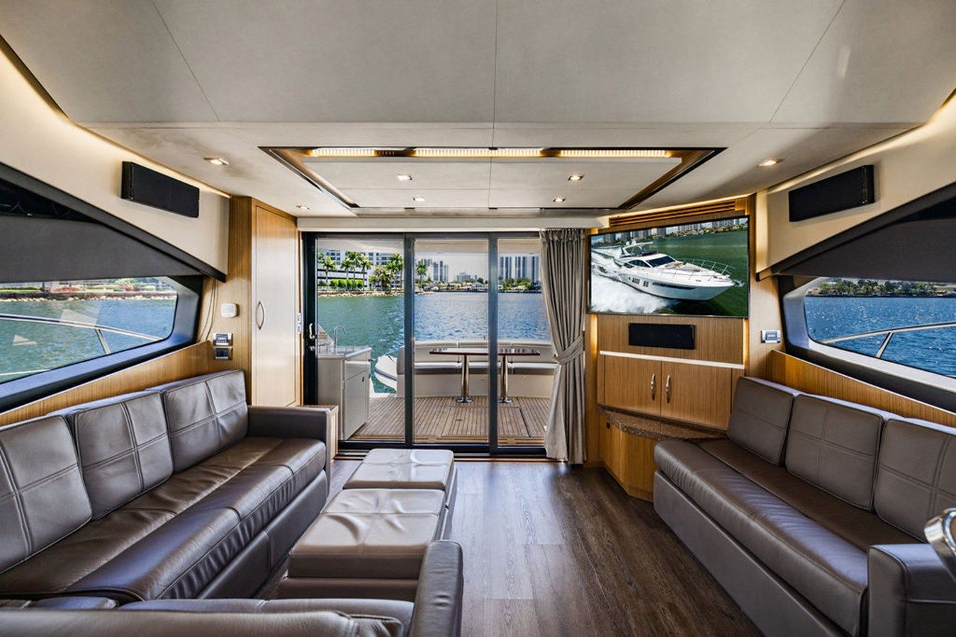 Buy a yacht Thinks Its His - SEA RAY