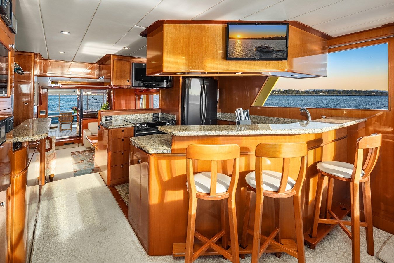 Купить яхту LA BELLA VITA II - HAMPTON YACHTS в Shestakov Yacht Sales