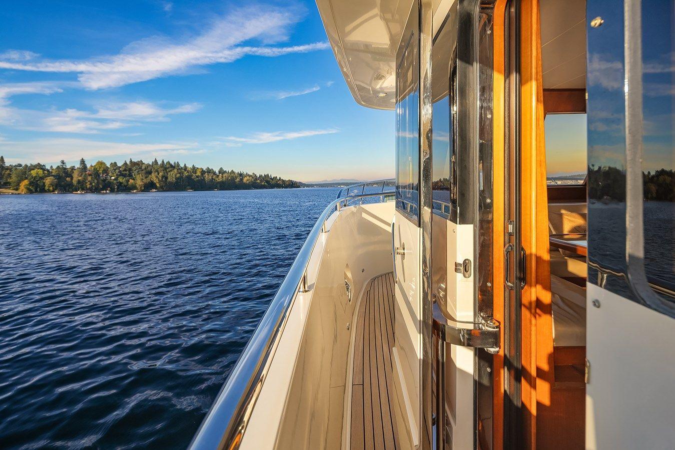 LA BELLA VITA II 720 Skylounge LRC yacht sale