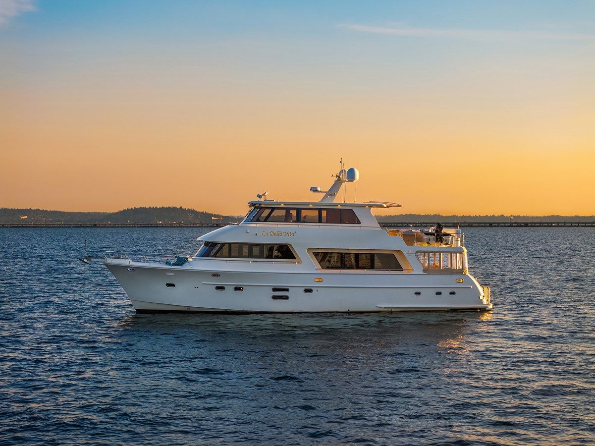 Купить LA BELLA VITA II - HAMPTON YACHTS