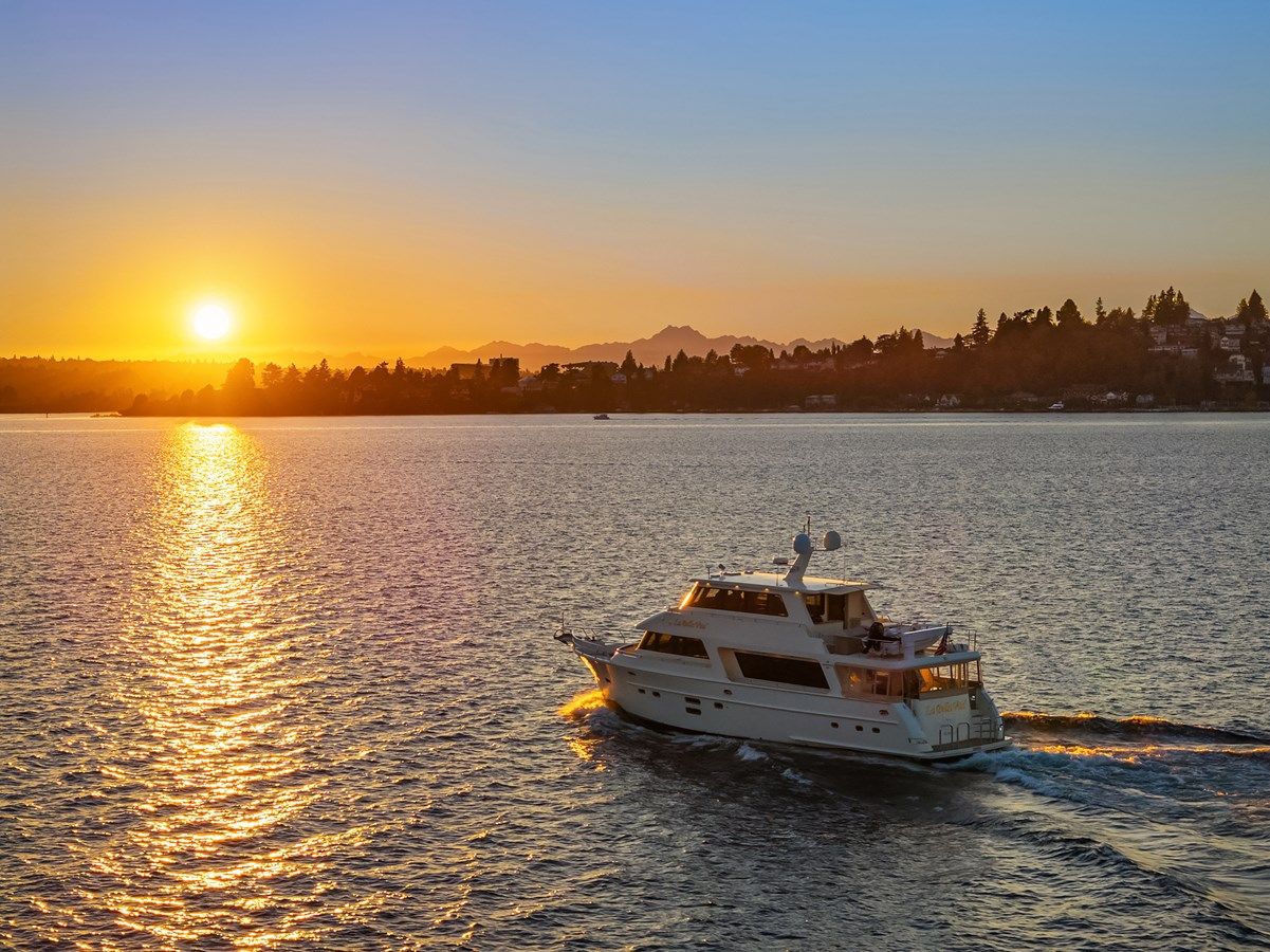 Купить яхту LA BELLA VITA II - HAMPTON YACHTS в Shestakov Yacht Sales