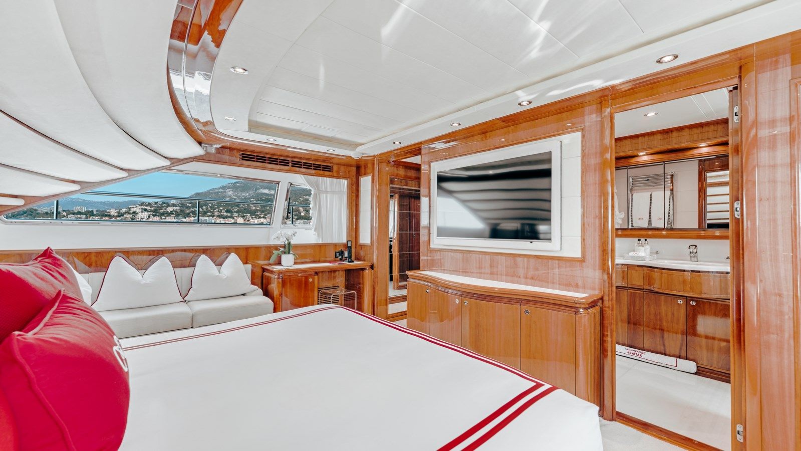 Buy a yacht Champagne and caviar Custom Line 112