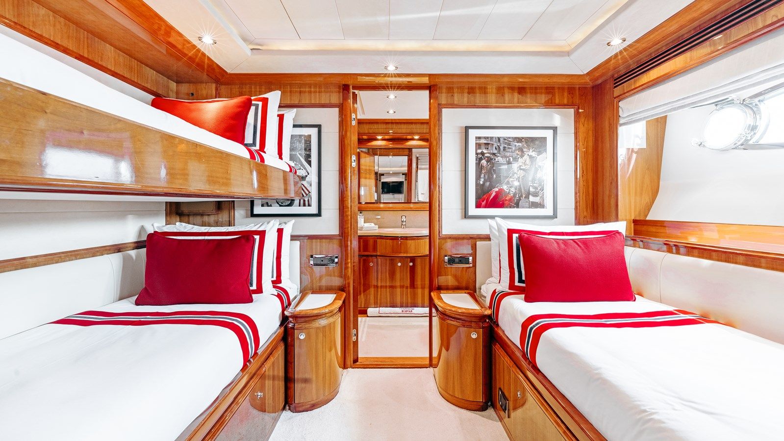 Champagne and caviar - FERRETTI CUSTOM LINE yacht sale