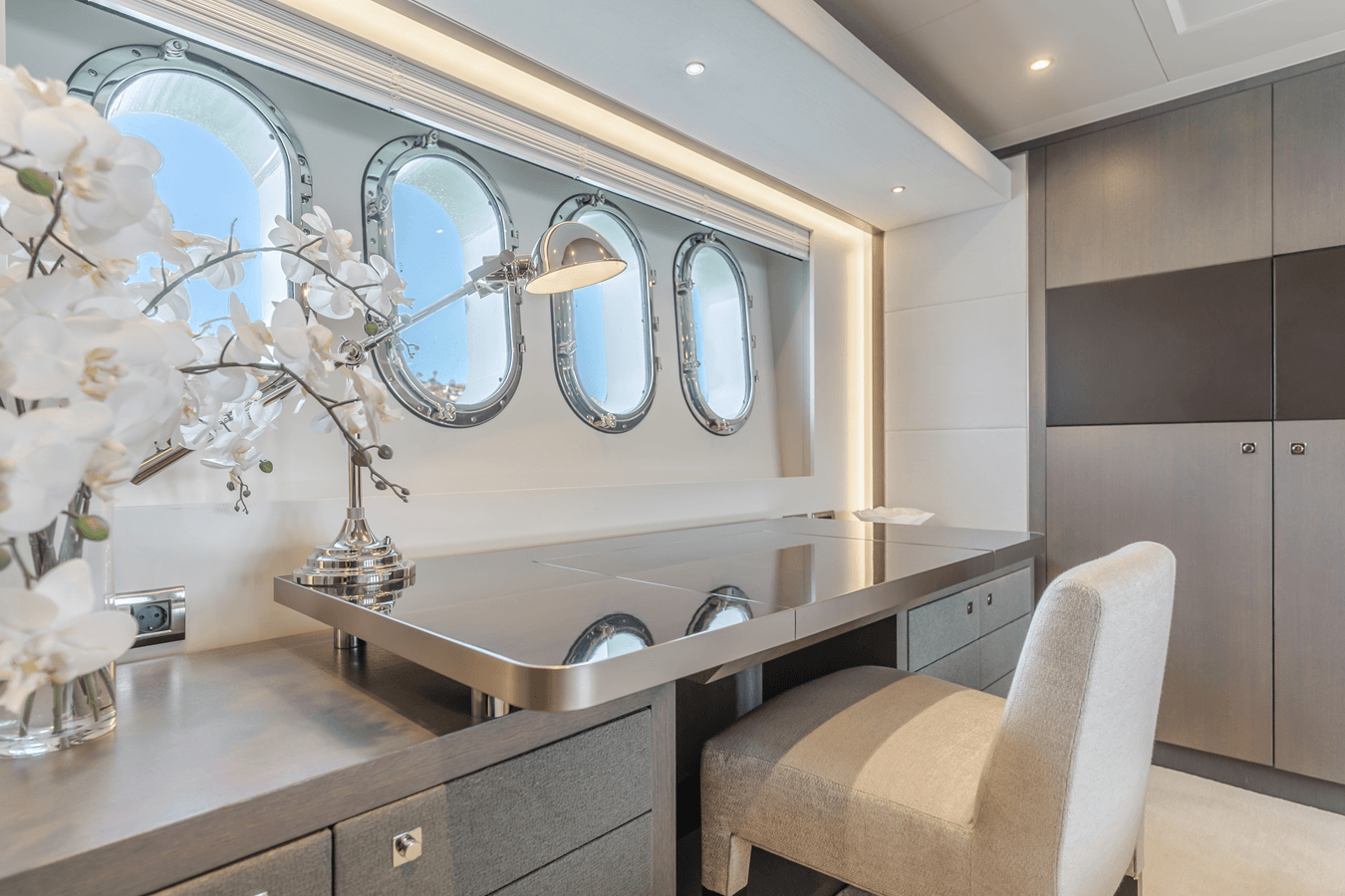 GYRFALCON - VAN DER VALK price