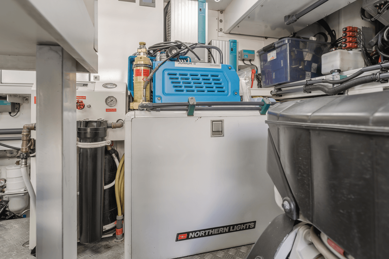 GYRFALCON - VAN DER VALK