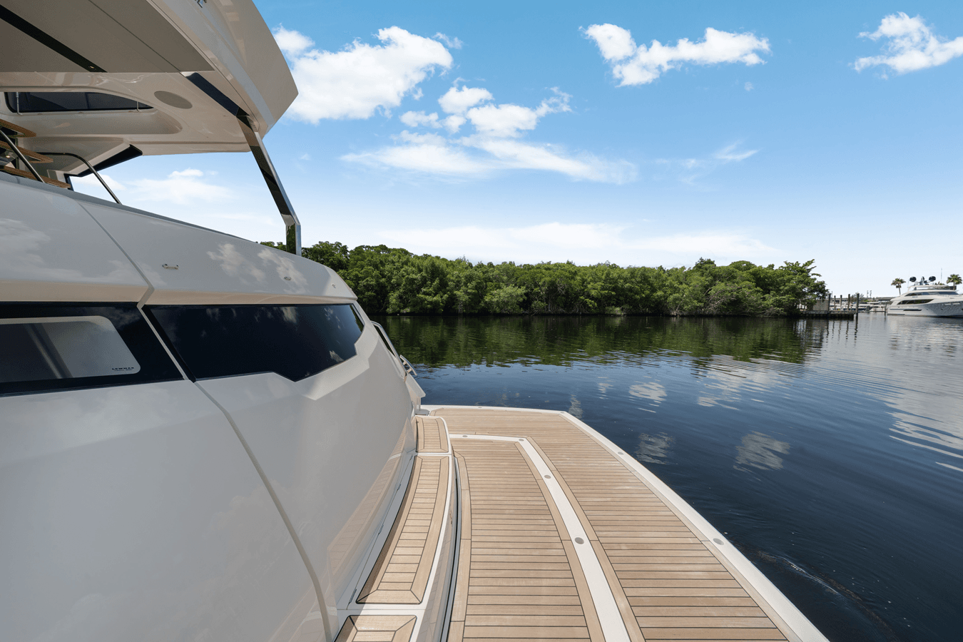 Купить яхту MANHATTAN 68 2026 в Shestakov Yacht Sales