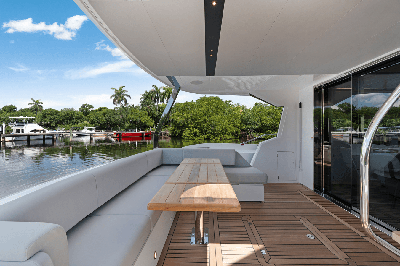 Продажа яхты MANHATTAN 68 - Sunseeker