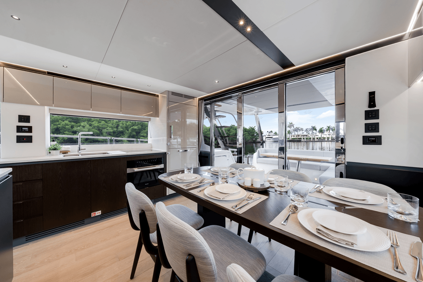 Купить яхту MANHATTAN 68 - Sunseeker в Shestakov Yacht Sales