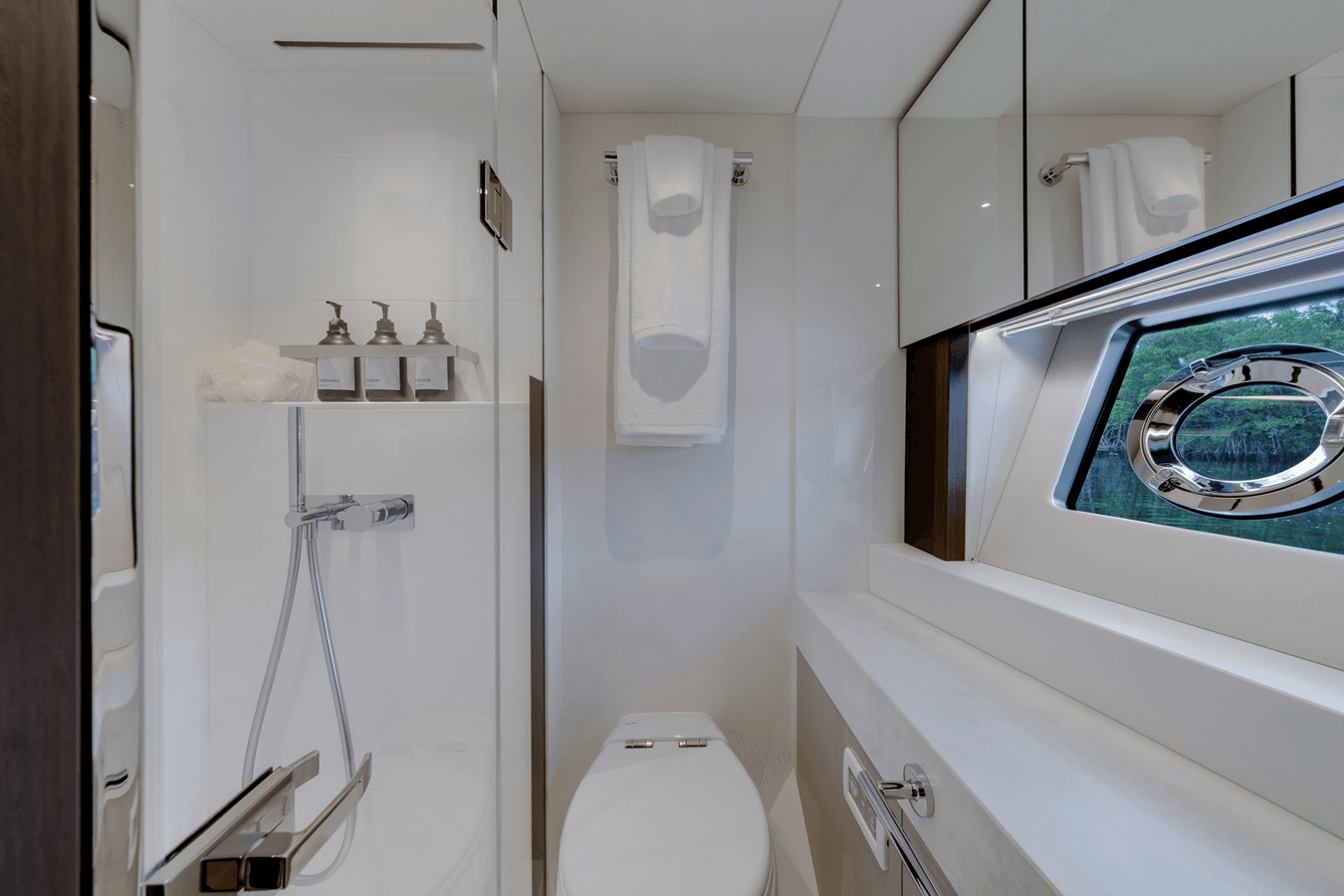 Купить яхту MANHATTAN 68 в Shestakov Yacht Sales