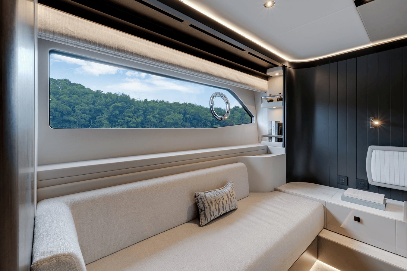 Купить яхту MANHATTAN 68 68 в Shestakov Yacht Sales