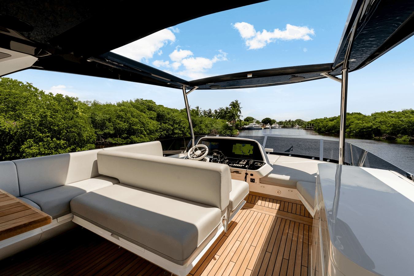 Продажа яхты MANHATTAN 68 - Sunseeker