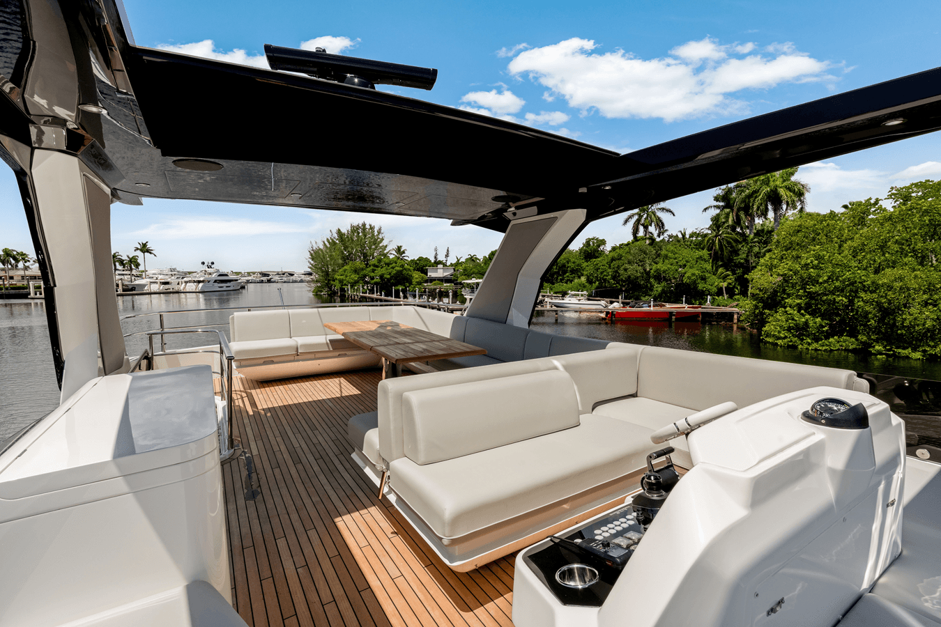 Купить яхту MANHATTAN 68 Manhattan 68 (2025) в Shestakov Yacht Sales