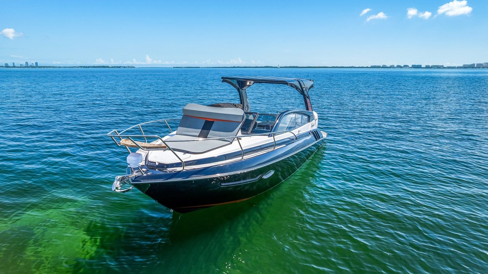 Buy a yacht Hanover 305 Black & Orange Edition