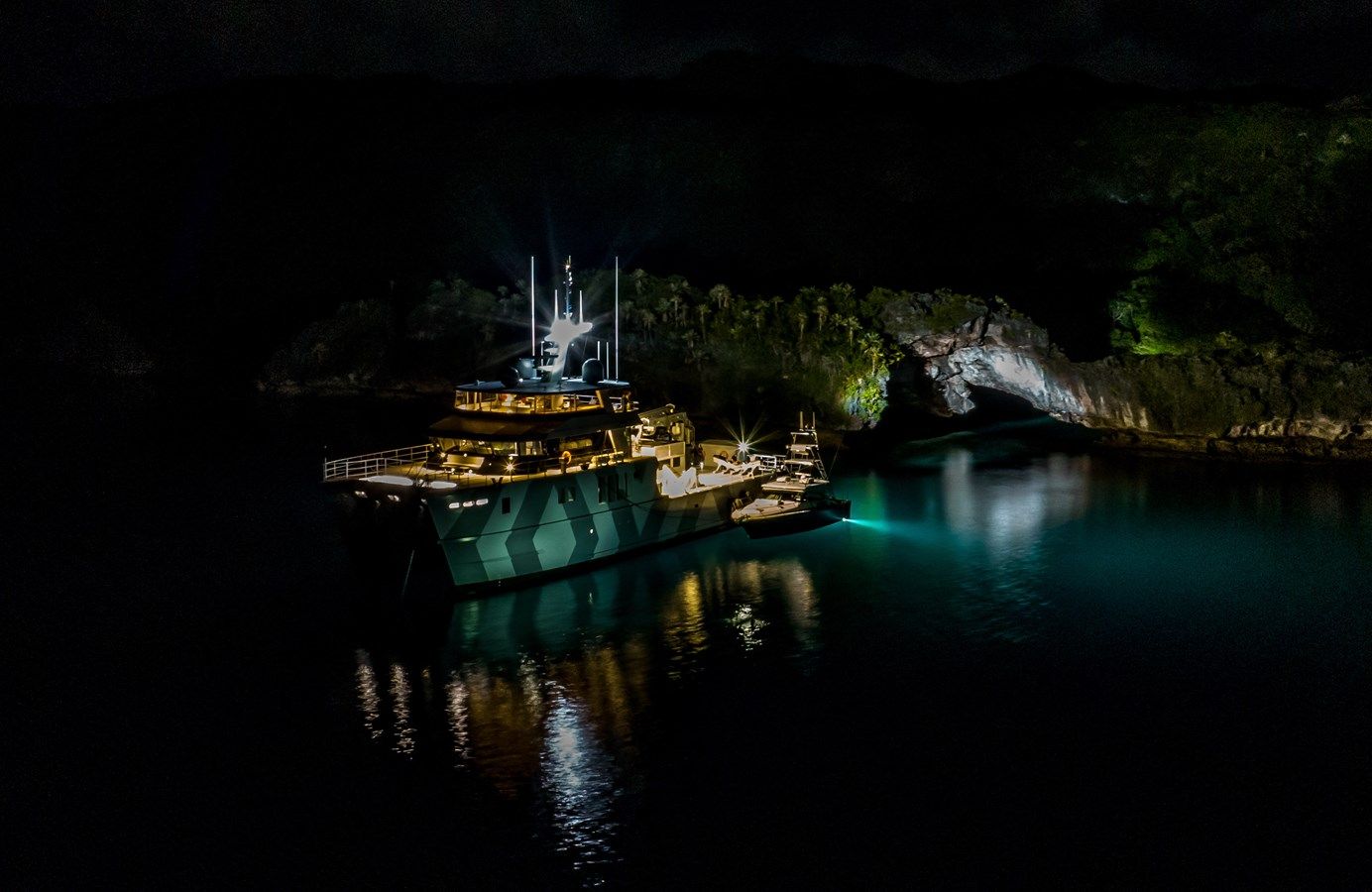 Купить яхту THE BEAST - PROFAB ENGINEERING в Shestakov Yacht Sales