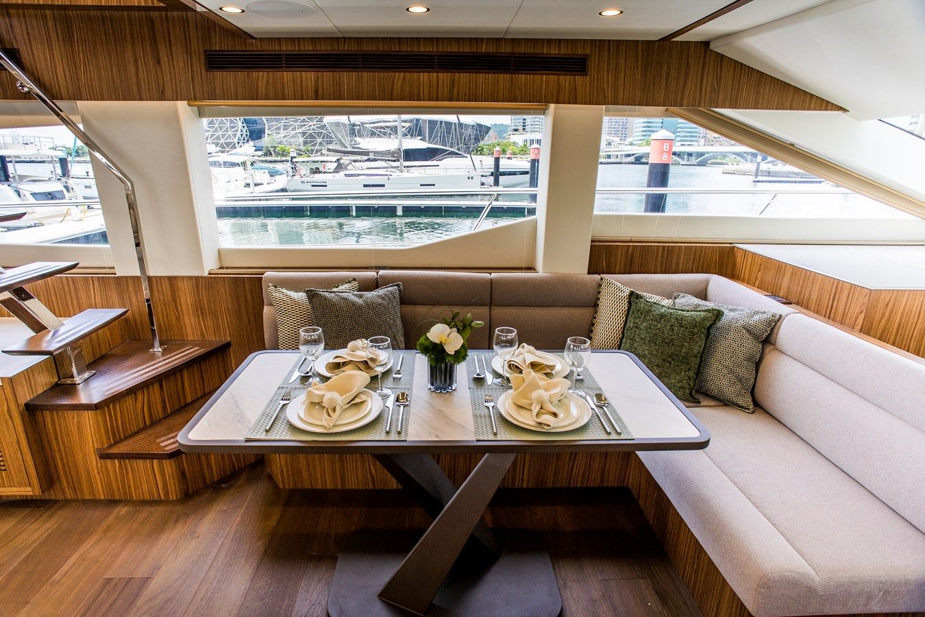 70' Johnson Skylounge 2026 - Johnson