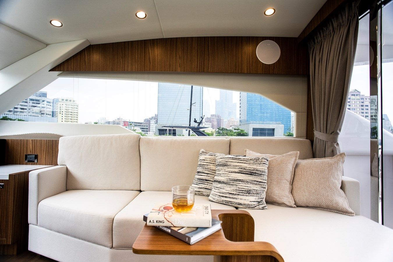 Buy a yacht 70' Johnson Skylounge 2026 - Johnson