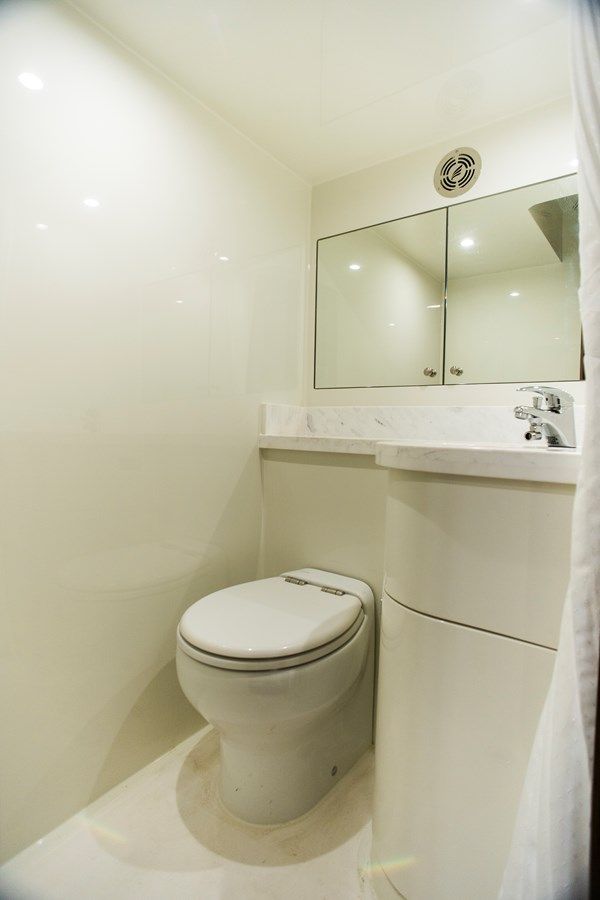 70' Johnson Skylounge 2026 2026 yacht sale