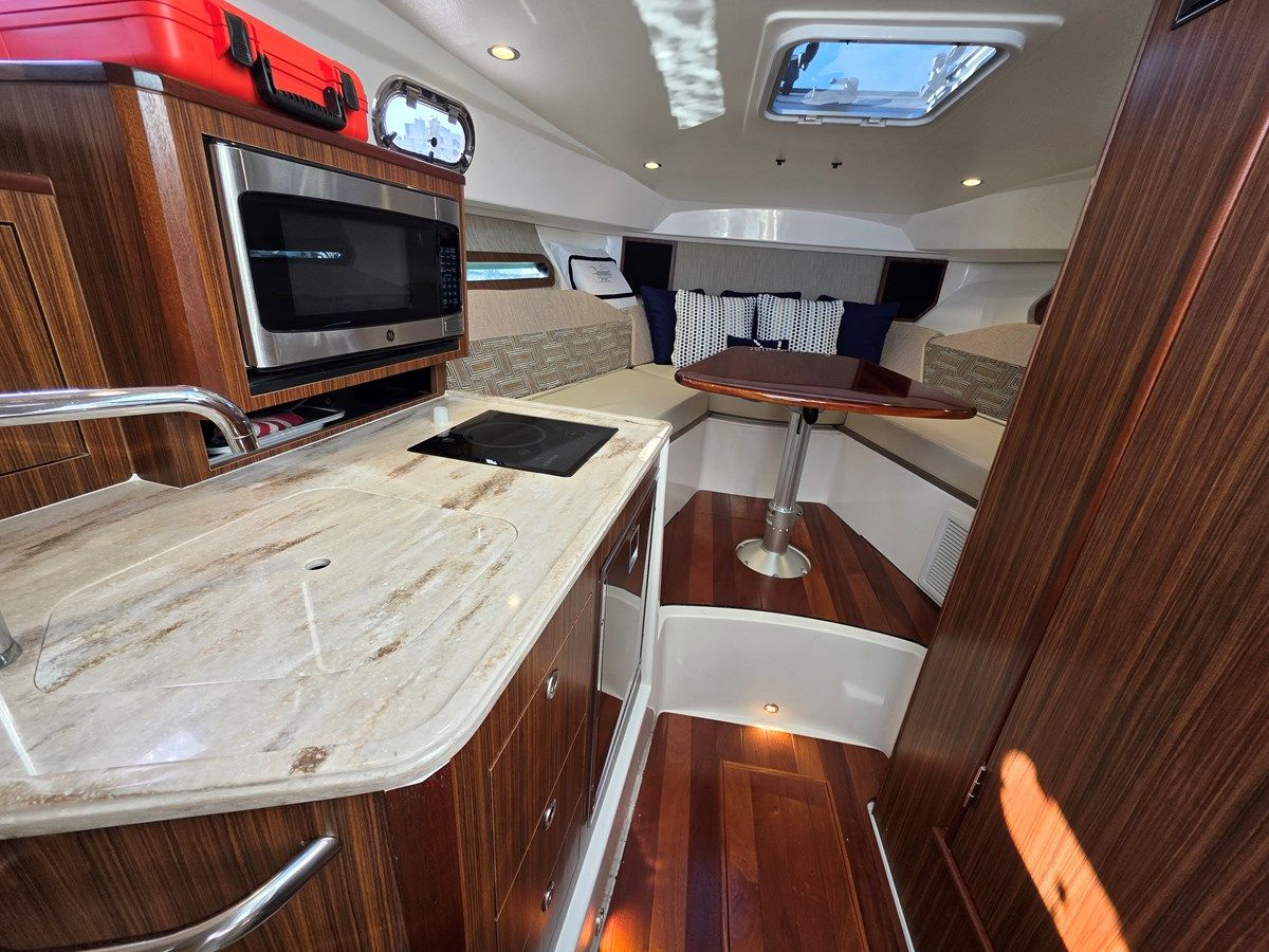 Buy a yacht Pursuit OS 325 Offshore OS 325 Offshore