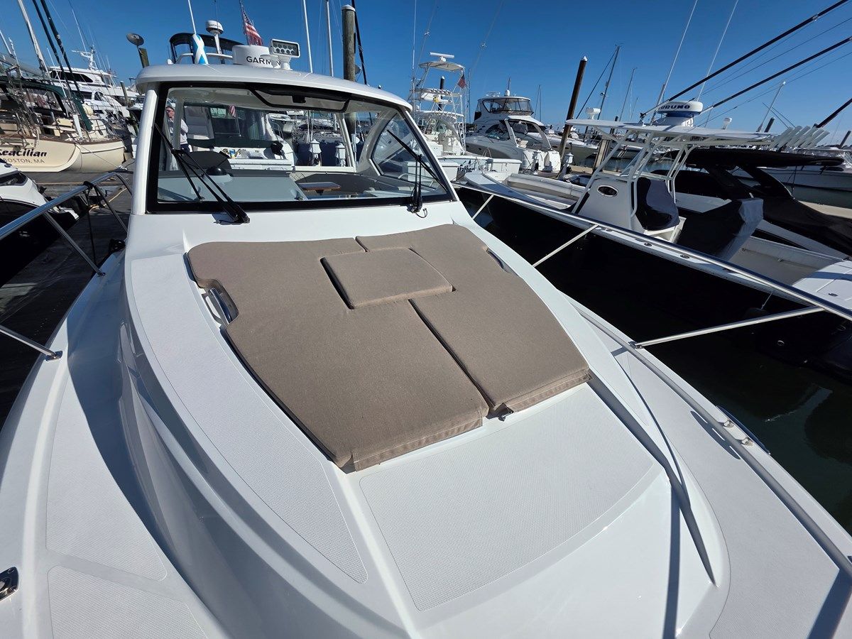 Pursuit OS 325 Offshore OS 325 Offshore price