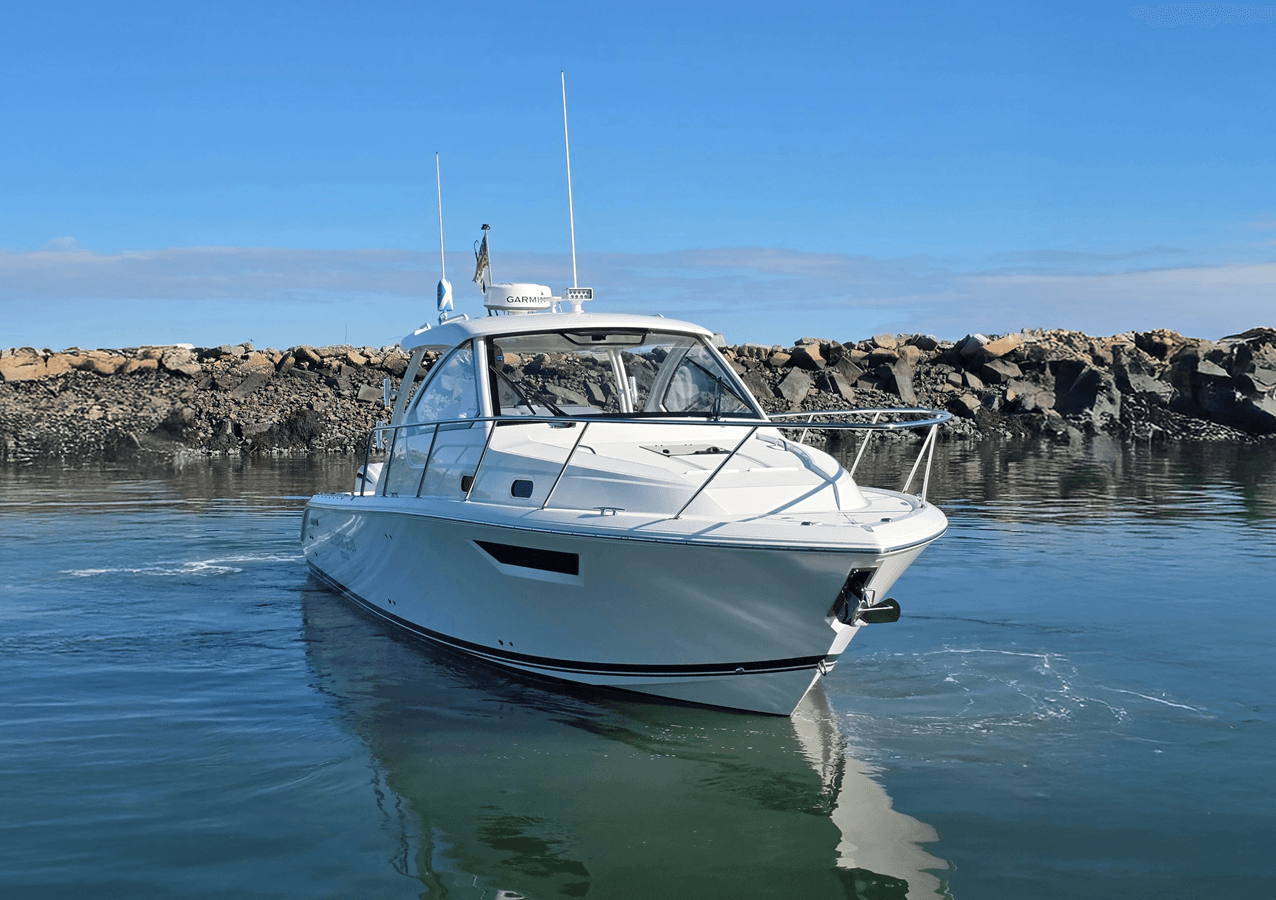 Buy a Pursuit OS 325 Offshore OS 325 Offshore at Shestakov Yacht Sales