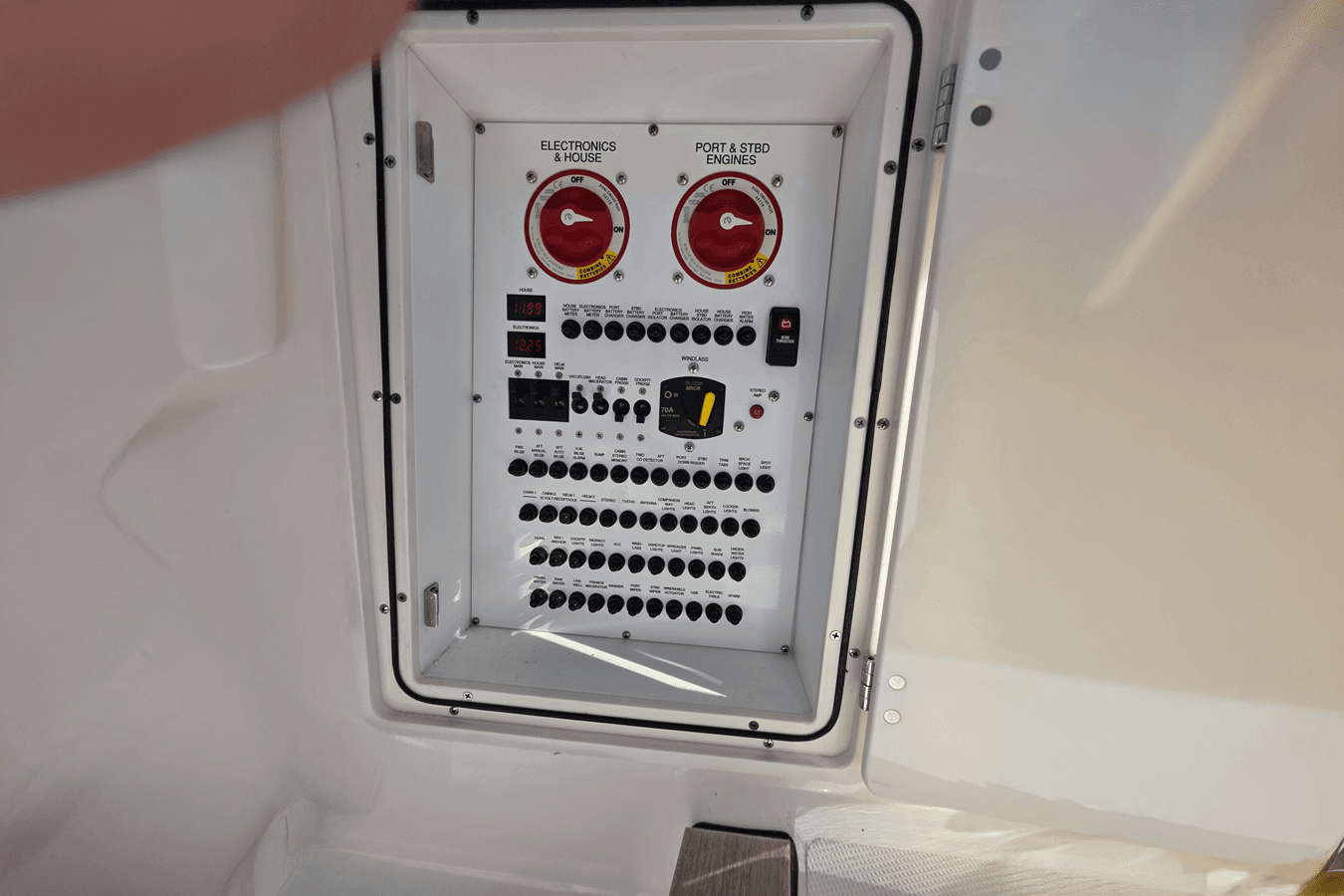 best yacht sales deals Pursuit OS 325 Offshore 2024